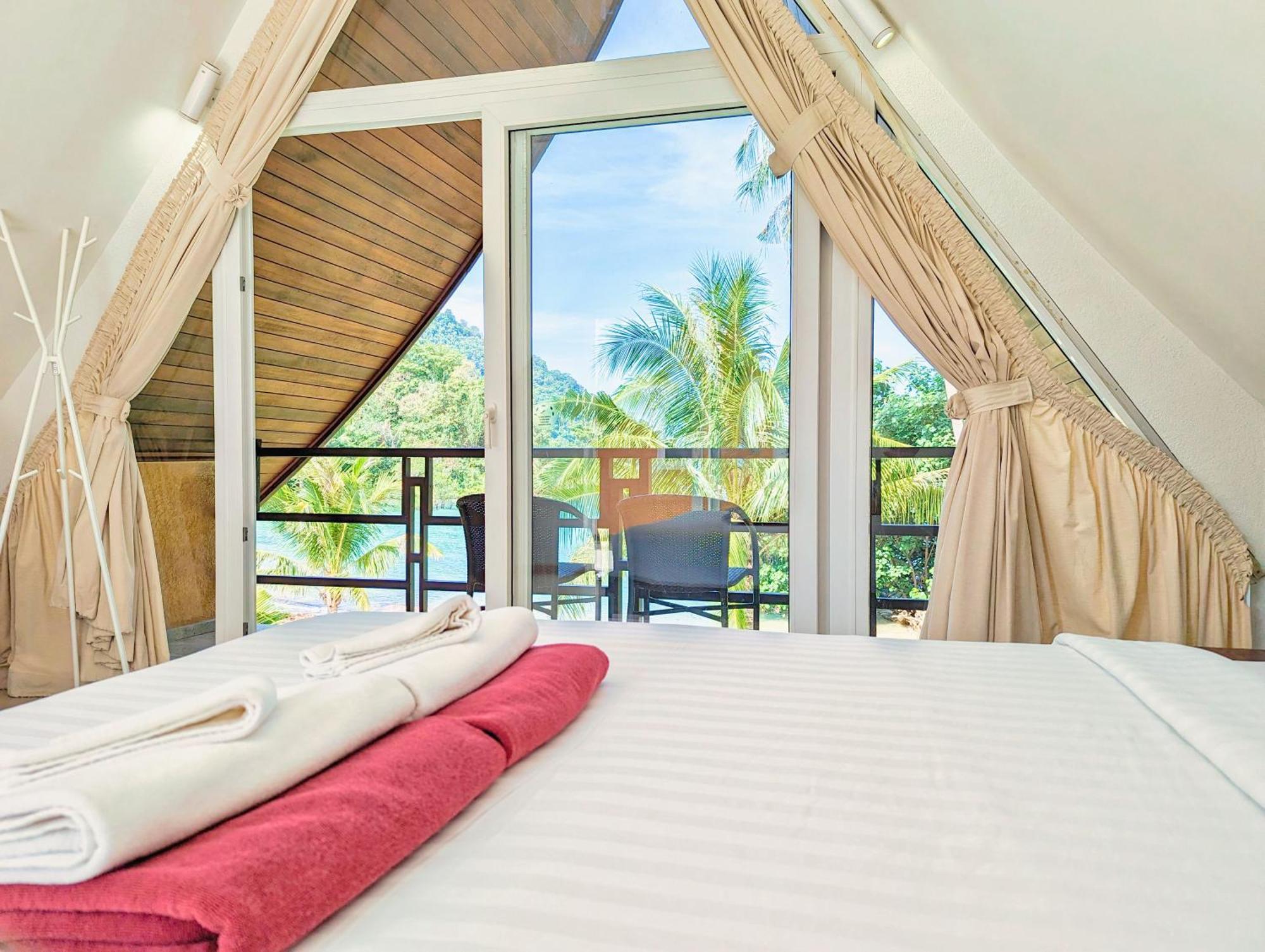 Half Moon Beach Villa - By Kohchangvillas Ко Чанг Екстериор снимка