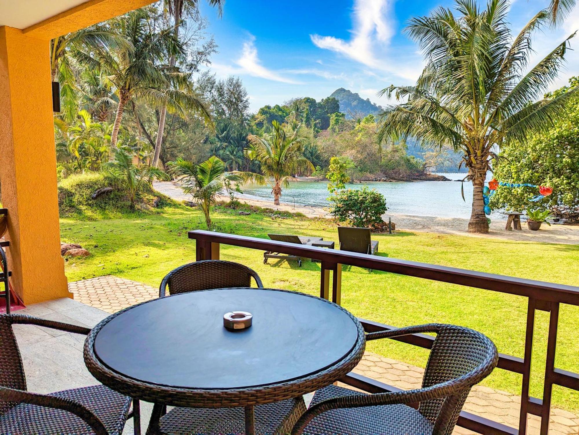 Half Moon Beach Villa - By Kohchangvillas Ко Чанг Екстериор снимка