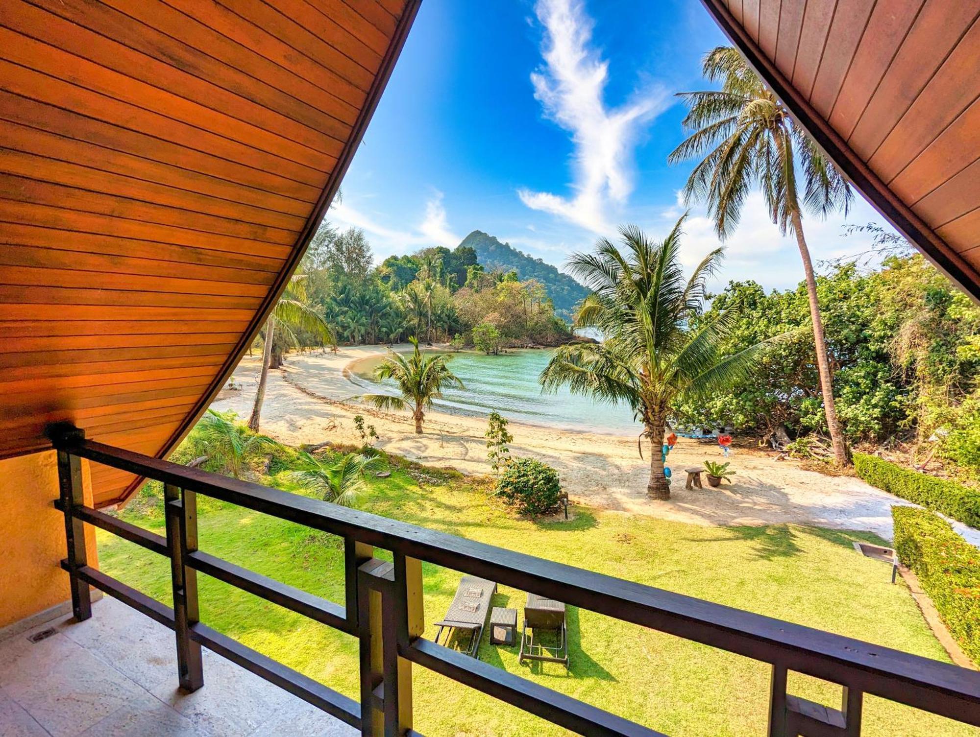 Half Moon Beach Villa - By Kohchangvillas Ко Чанг Екстериор снимка